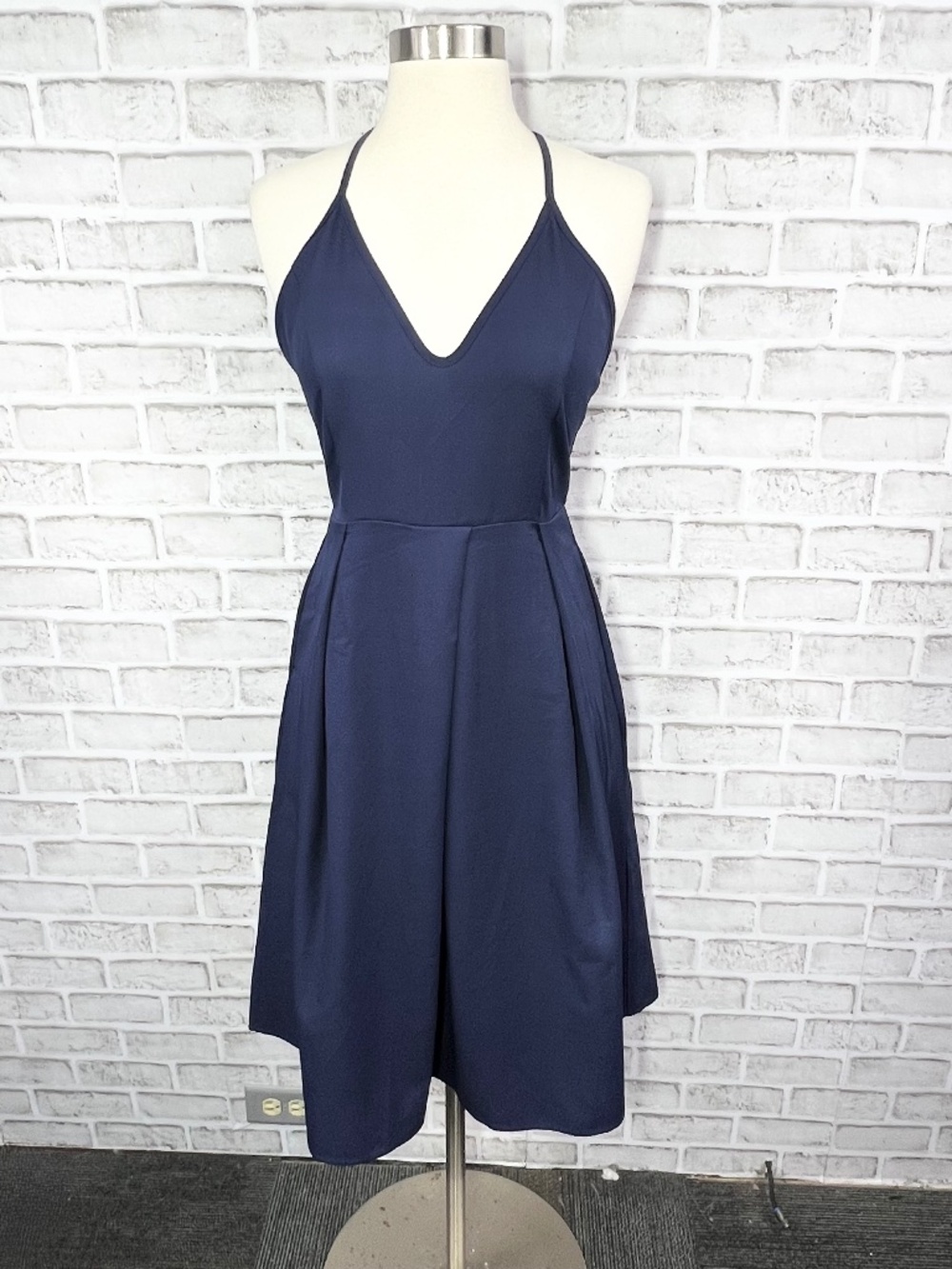 👗NWT🤩|•ELIA•CHER•| Navy Blue Adjustable Crisscross Straps Size Small